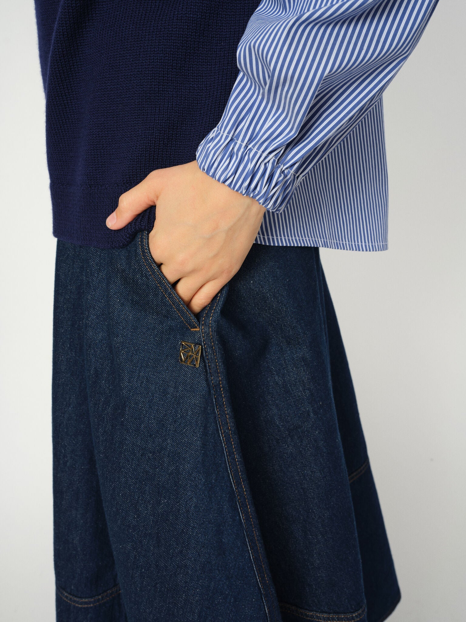 Modelshot / Dark Blue Denim / Detail